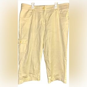 Women’s Pale Yellow Capri Pants with Pockets